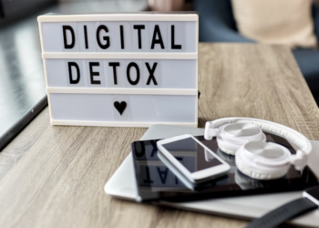 Digital Detox Benefits: How to Reclaim Your Focus and Improve Mental Clarity