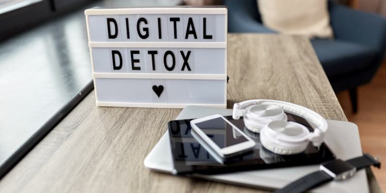 Digital Detox Benefits: How to Reclaim Your Focus and Improve Mental Clarity
